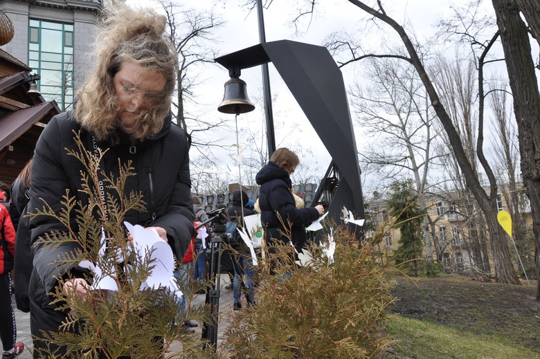Ангелы памяти и панихида: в Киеве почтили память погибших в Революции Достоинства 37