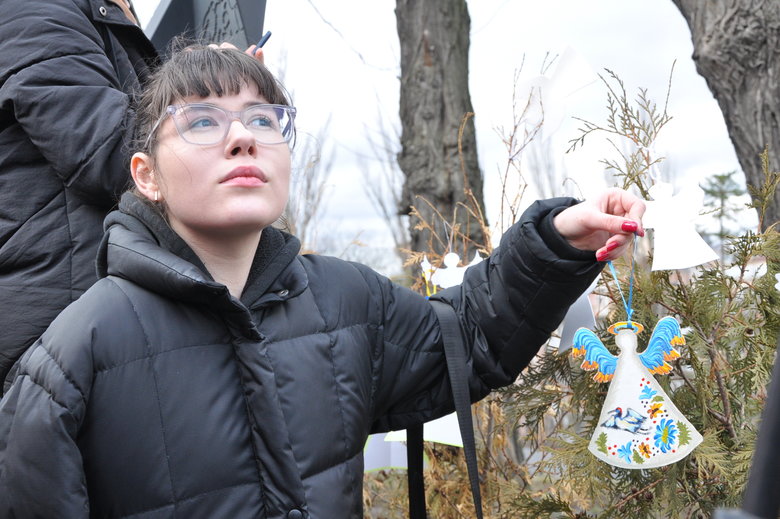 Ангелы памяти и панихида: в Киеве почтили память погибших в Революции Достоинства 45