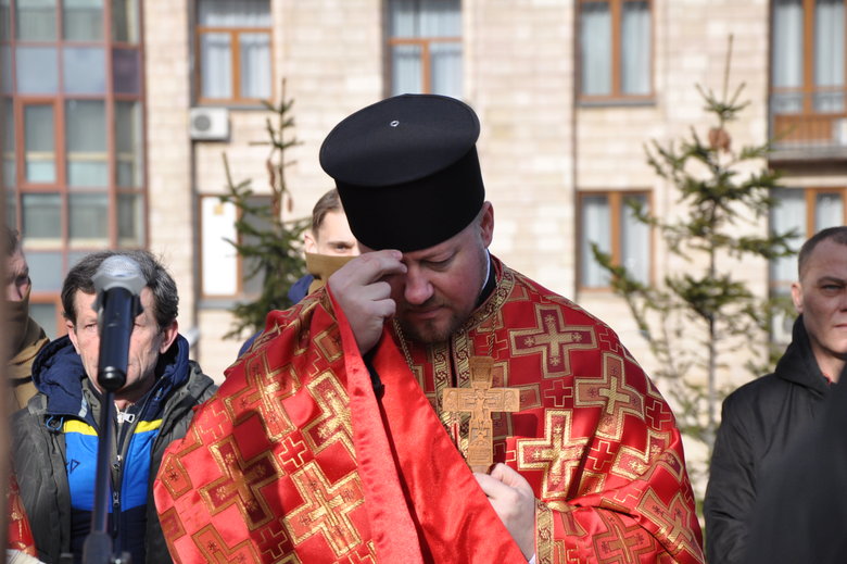 Ангелы памяти и панихида: в Киеве почтили память погибших в Революции Достоинства 06