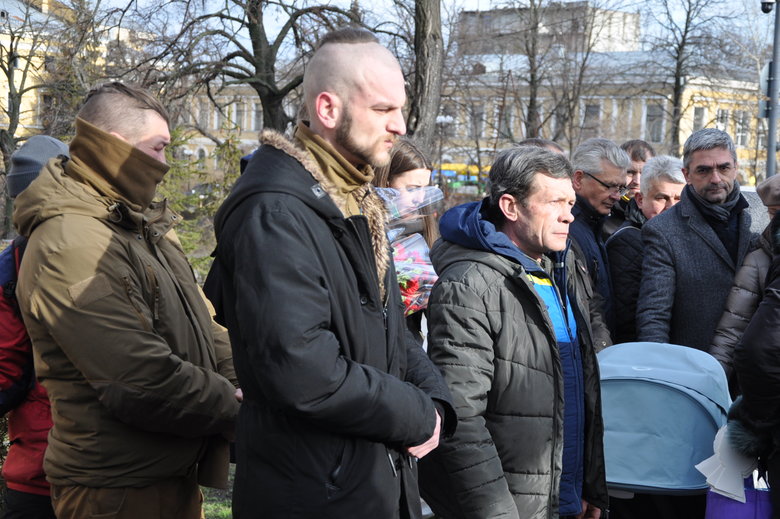 Ангелы памяти и панихида: в Киеве почтили память погибших в Революции Достоинства 09