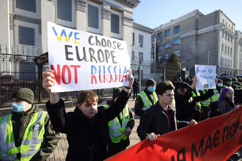 В Киеве под посольством РФ появилось "кладбище оккупантов": фото с акции dqxikeidqxitkant
