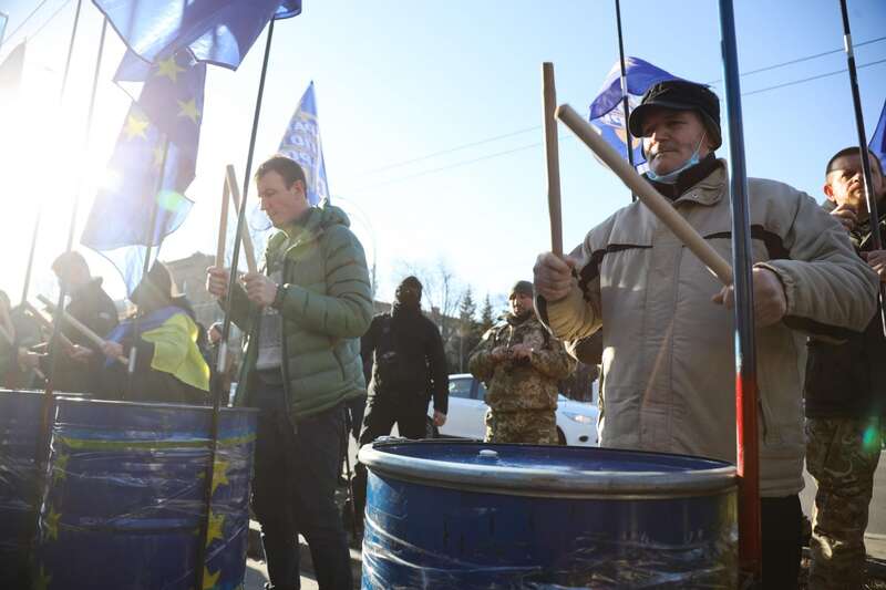 В Киеве под посольством РФ появилось "кладбище оккупантов": фото с акции