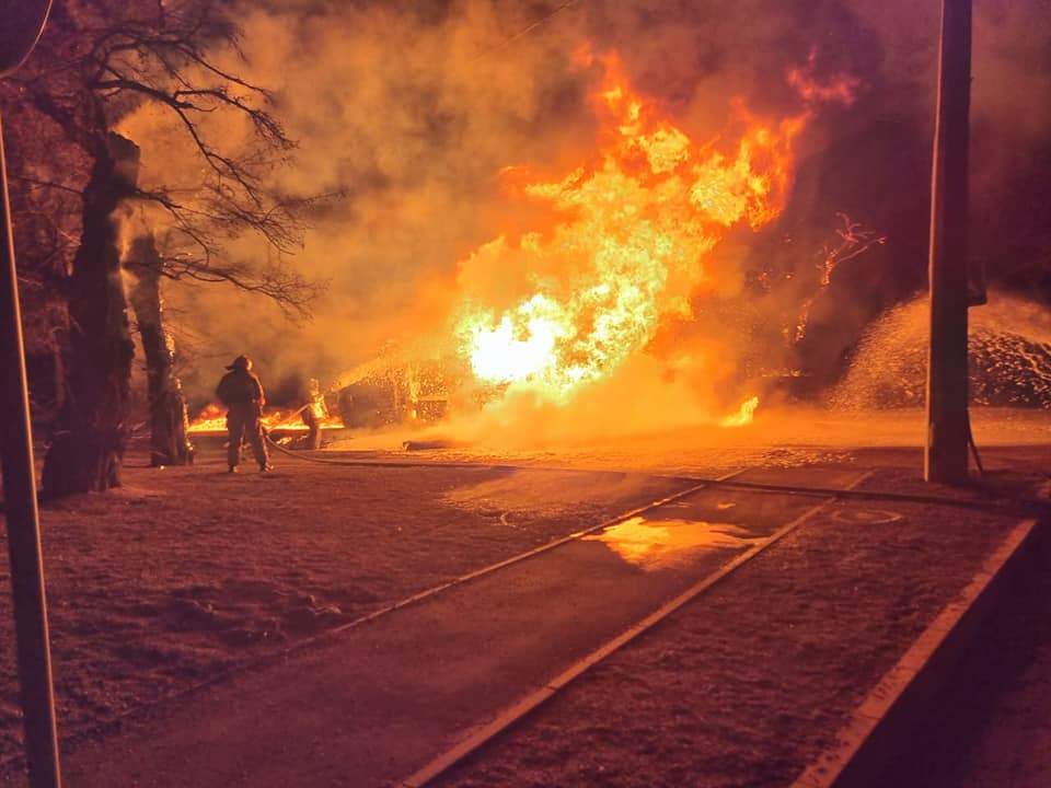В Первомайске перевернулся бензовоз В Первомайске перевернулся бензовоз dqxikeidqxitkant