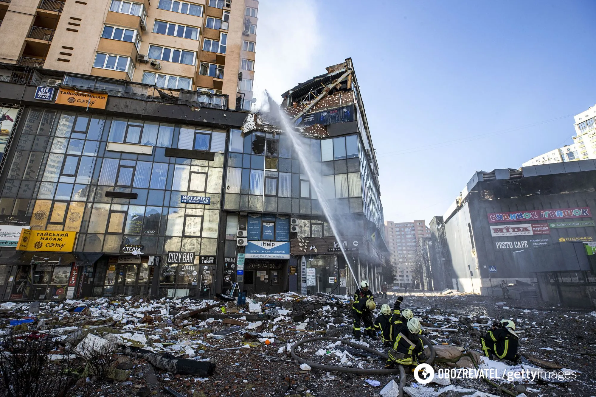 Дом после "подарка" оккупантов: в него попала ракета