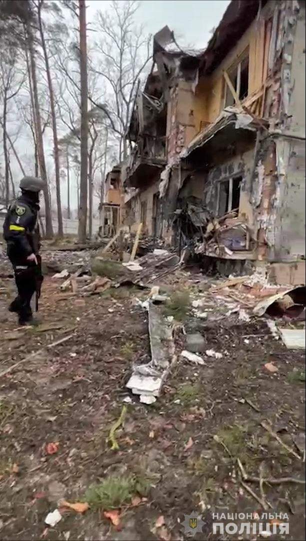 Наслідки авіаударів по Ірпеню Наслідки авіаударів по Ірпеню dqxikeidqxiqqeant