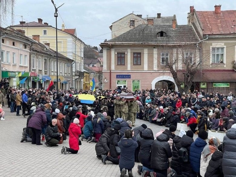 Героя Украины Виталия Скакуна провели в последний путь в Тернопольской области 03