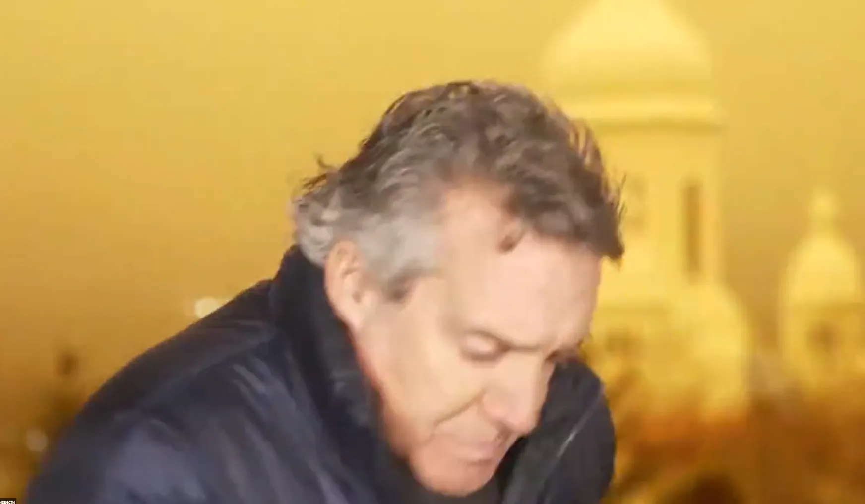 После второй, более мощной вспышки журналисты поспешили укрыться. dqxikeidqxiqqeant