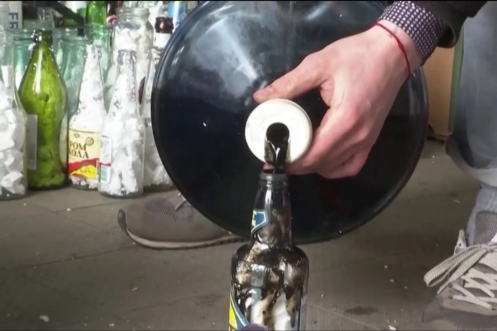 на автосервисе делают ’’коктейли ’’Молотова’’.