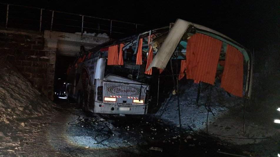 Эвакуационный автобус попал в сокрушительное ДТП в Черкасской области: есть травмированные Эвакуационный автобус попал в сокрушительное ДТП в Черкасской области: есть травмированные dqxikeidqxiqxxant