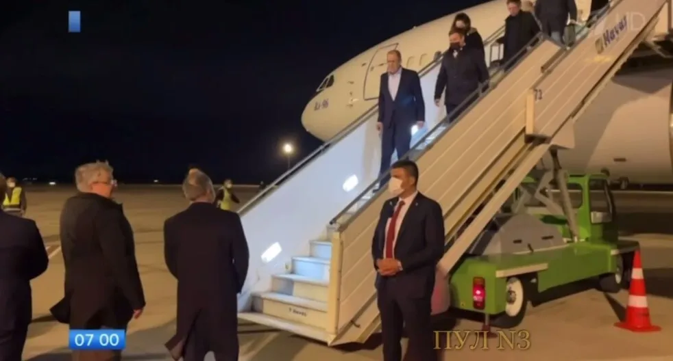 Лавров прибыл в Анталию dqxikeidqxiqqeant