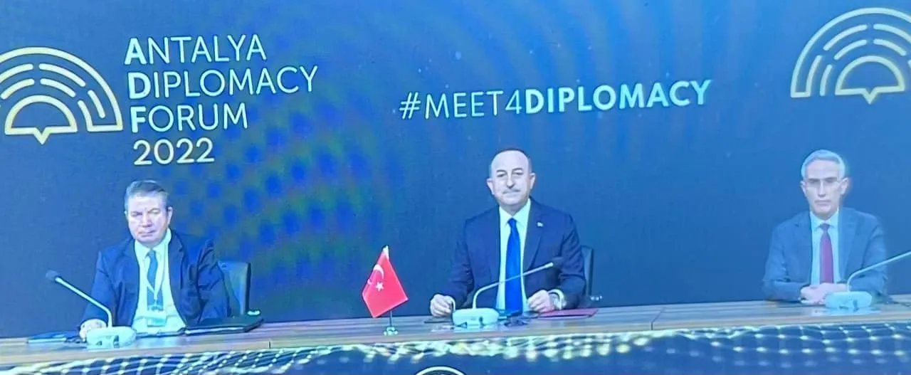 Первые фото с переговоров в Анталии