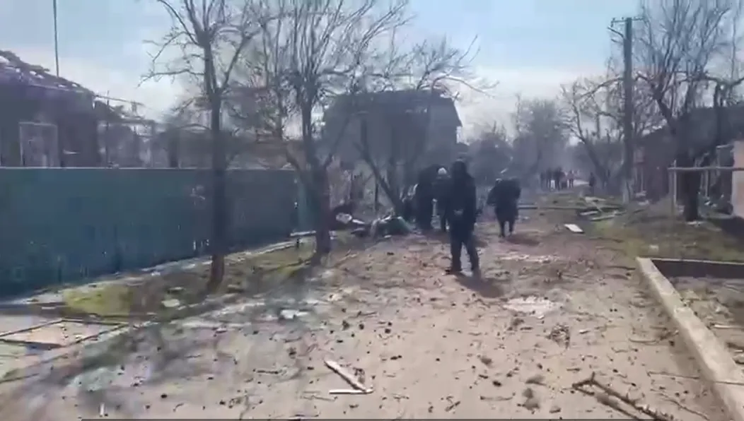 Во время обстрела здесь работали спасатели ГСЧС dqxikeidqxiqqeant