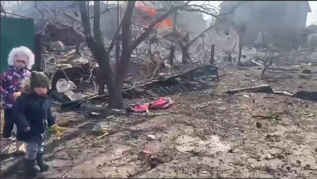 На улицах микрорайона, атакованного рашистами - дети