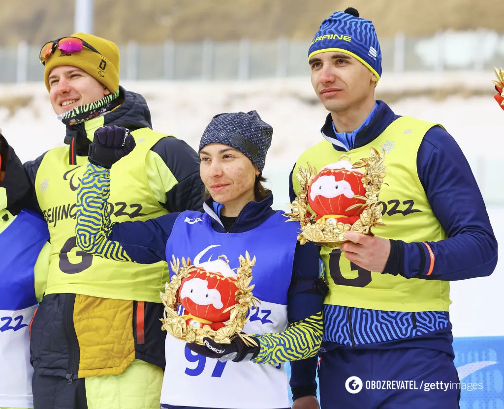 Оксана Шишкова (в центре)