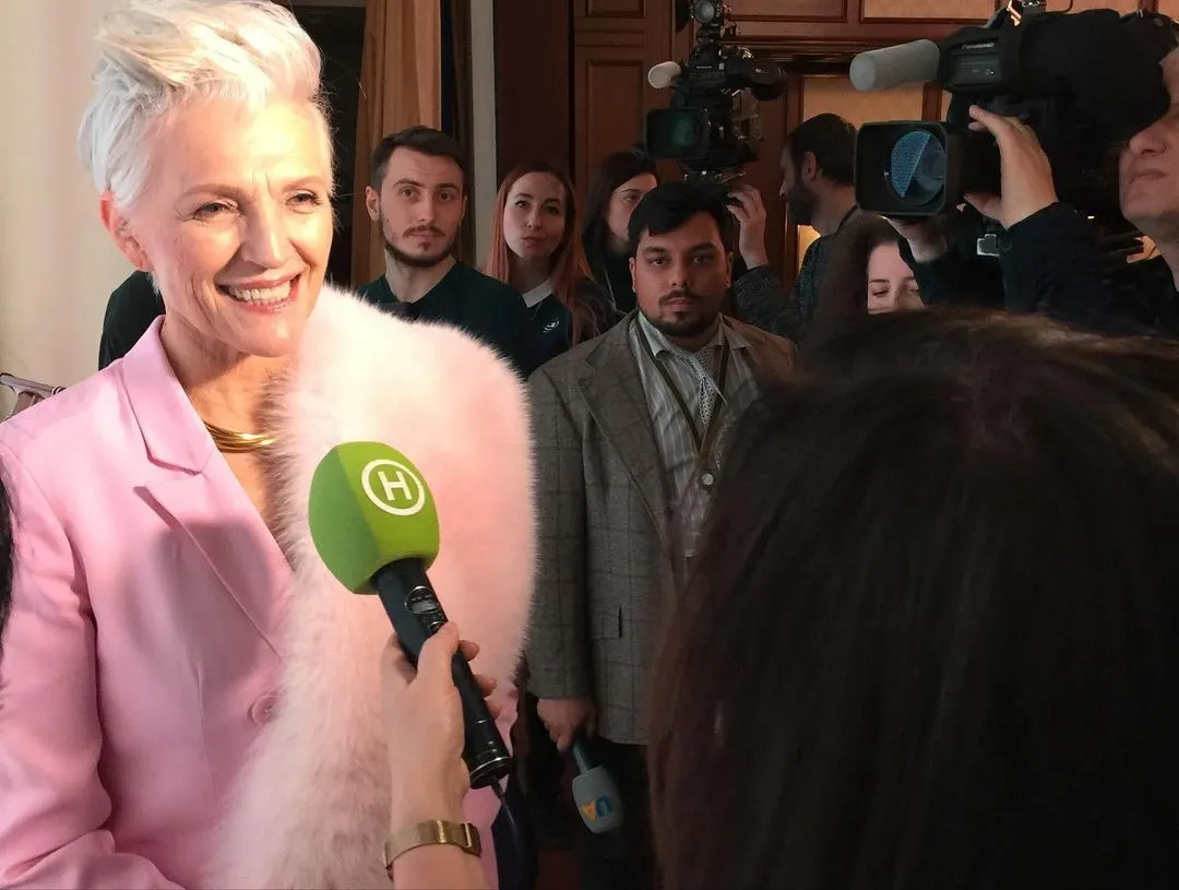 Мэй Маск дала интервью украинскому телеканалу. dqxikeidqxitkant