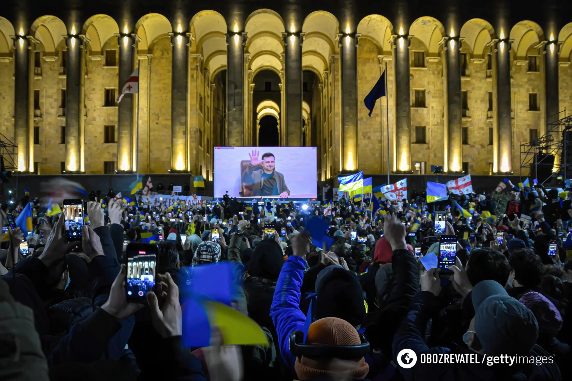 Люди по всему миру выходили на площади, чтобы посмотреть обращение Зеленского dqxikeidqxitkant