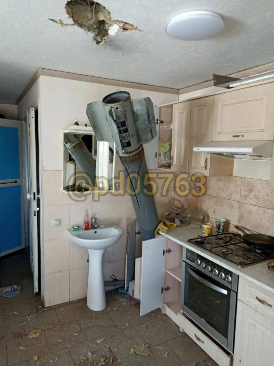 Ракета застряла на кухні квартири dqxikeidqxiqqeant