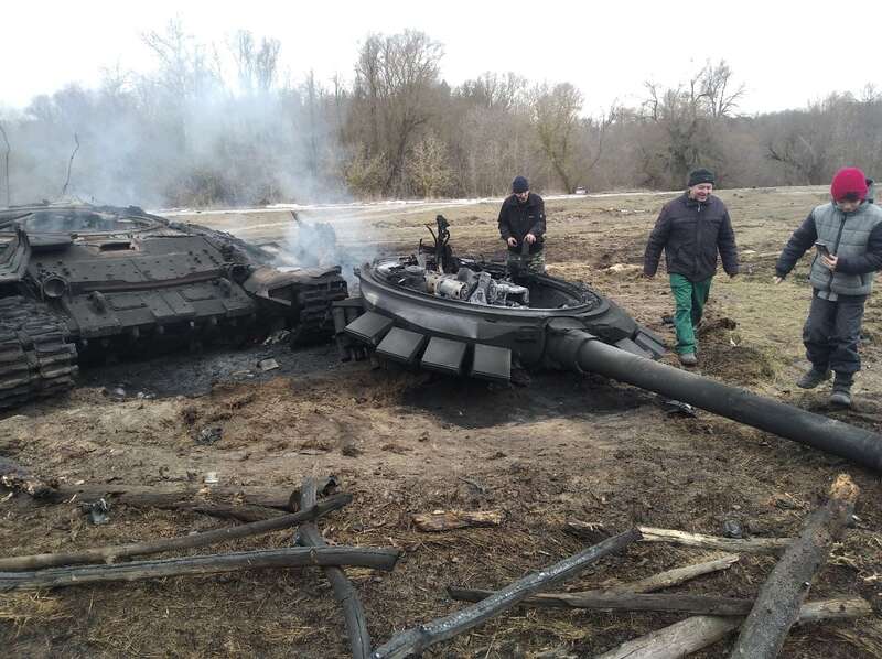 Возле Изюма бойцы ВСУ разгромили колонну оккупантов dqxikeidqxitkant