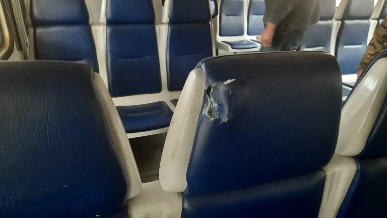 Повреждение вагона электрички