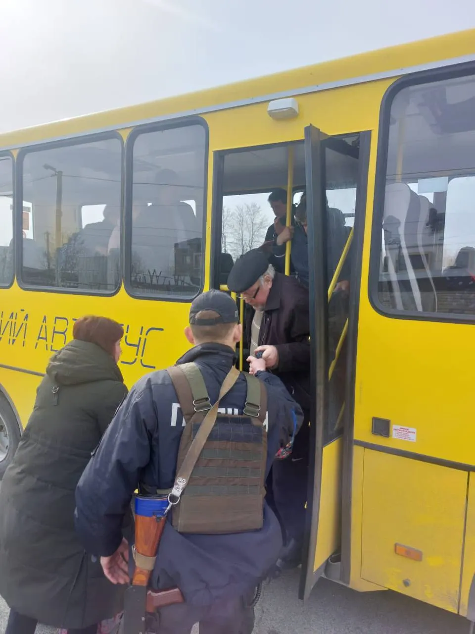 Полицейские обеспечили безопасность граждан во время эвакуации. dqxikeidqxiqqeant