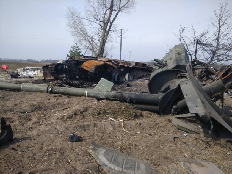 Уничтожена очередная колонна бронетехники оккупантов на Черниговщине, - Оперативное командование Север 02 dqxikeidqxiqqeant