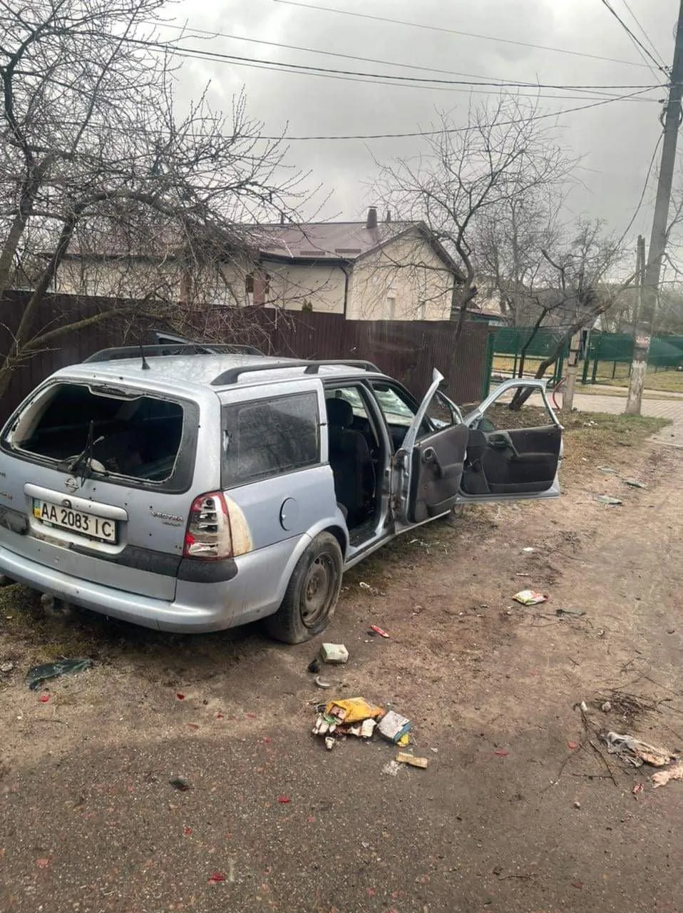 Враг обстреливал машины мирных жителей.