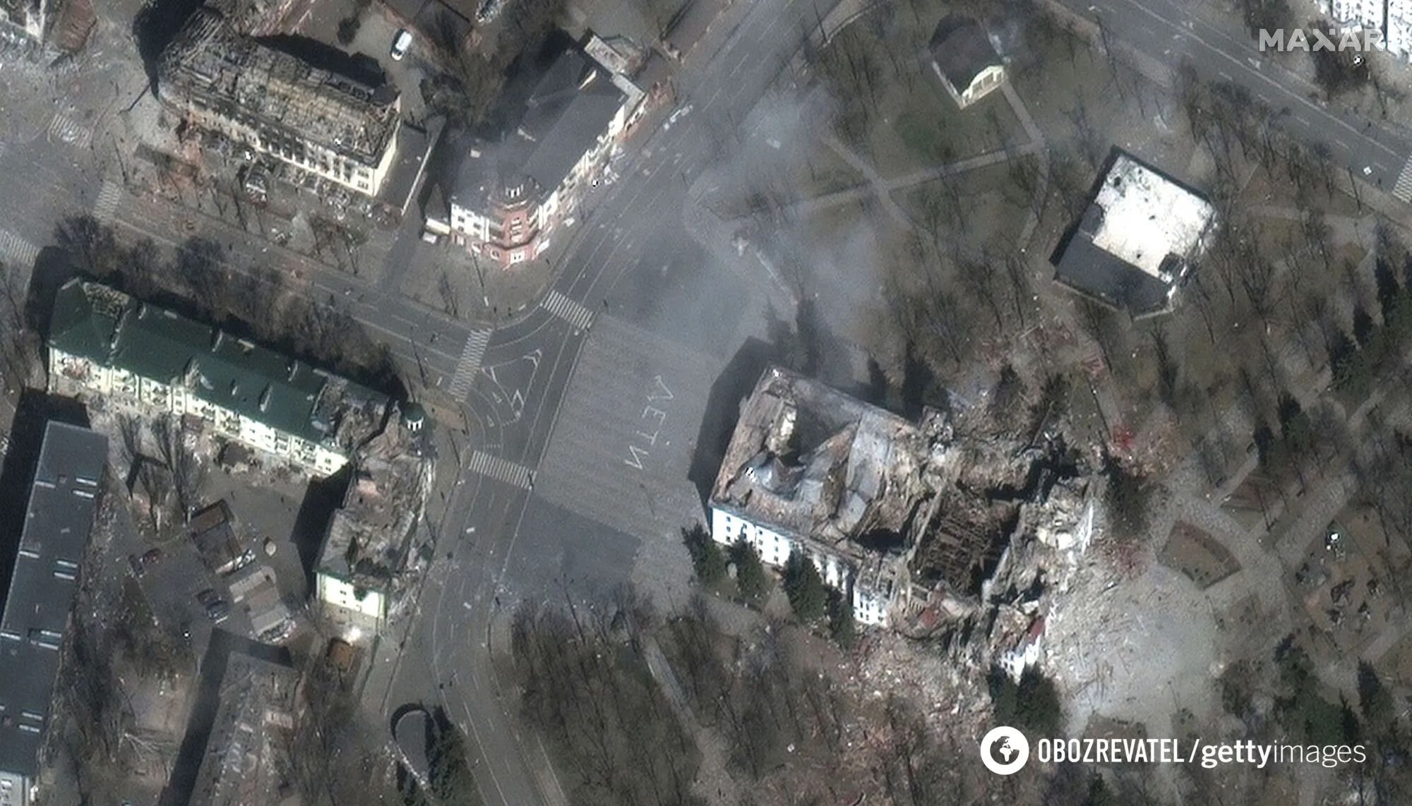 Вид со спутника на Драмтеатр в Мариуполе, на который оккупанты сбросили бомбу dqxikeidqxitkant