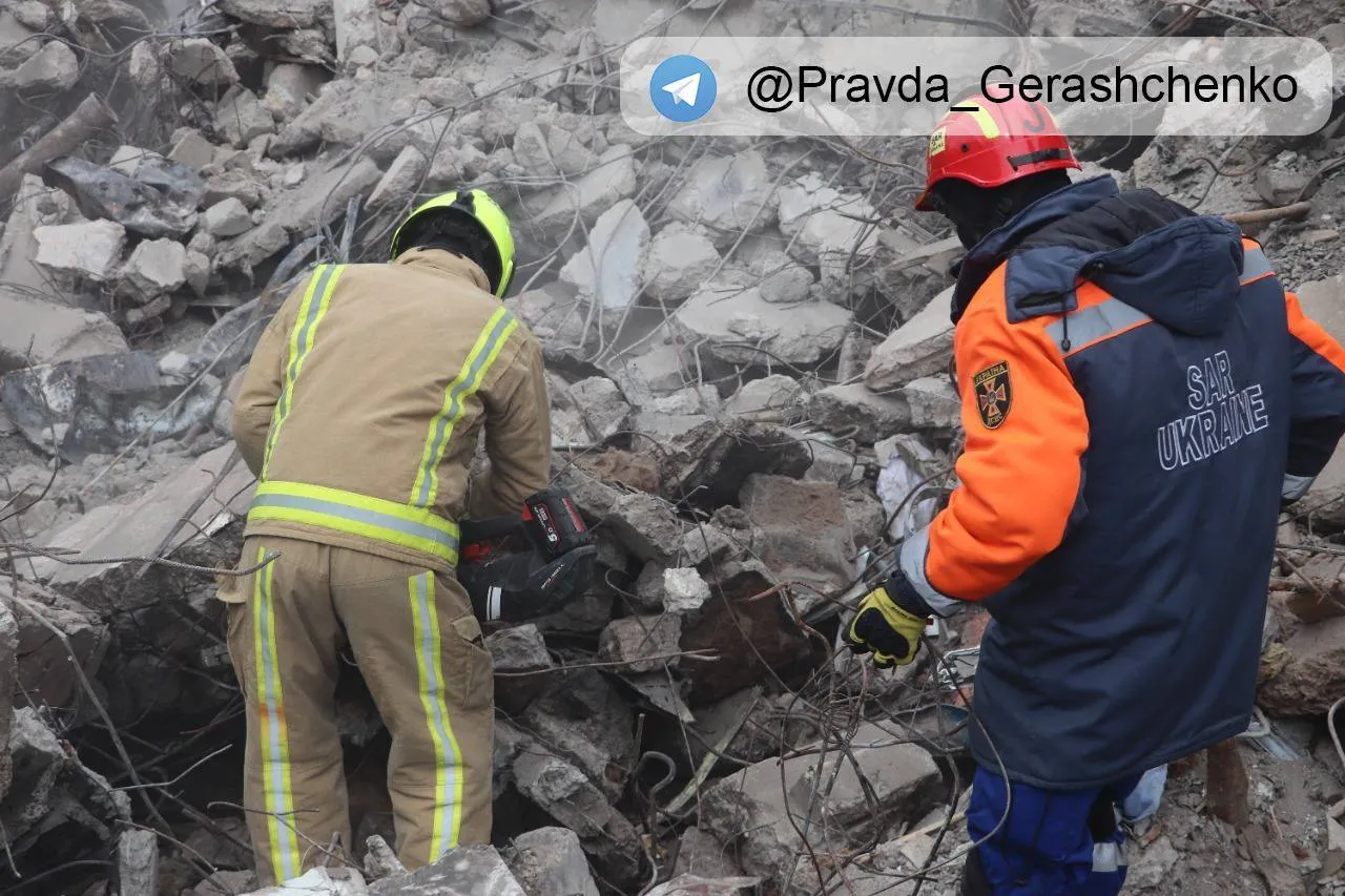 В Бородянке продолжают разбирать завалы. dqxikeidqxitkant