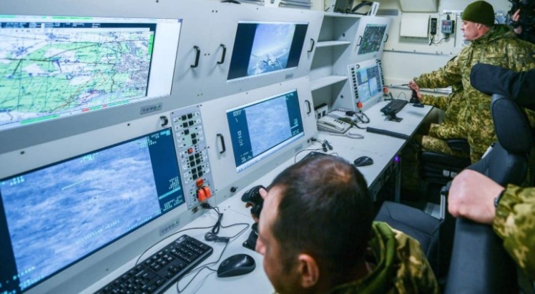 Bayraktar, Bayraktar TB2, управление Bayraktar TB2 dqxikeidqxiqqeant