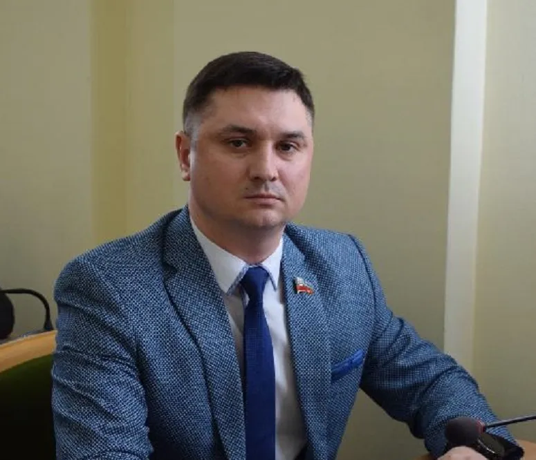 Максим Уваров dqxikeidqxiqqeant