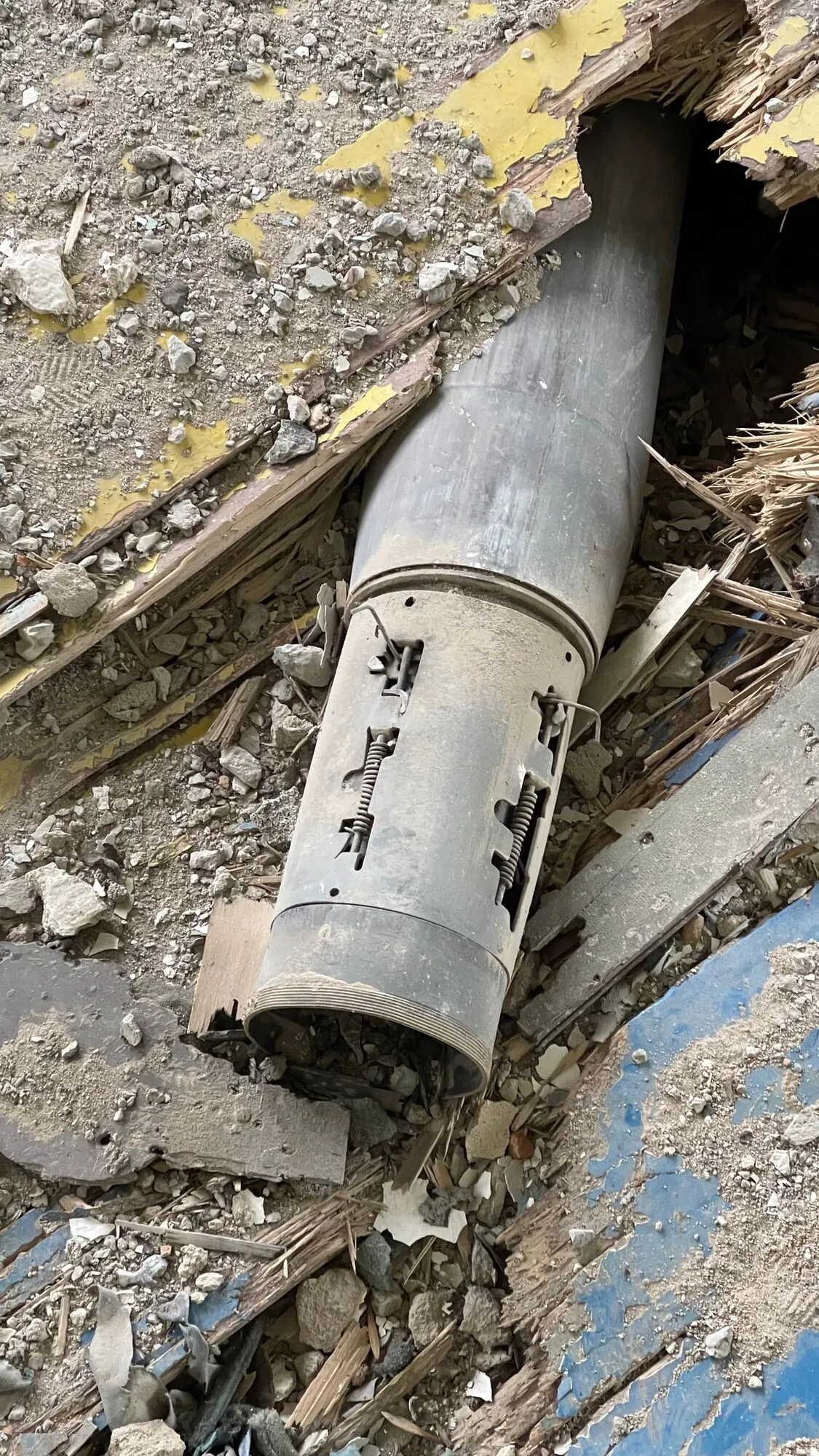 Такими снарядами рашисты били по школе