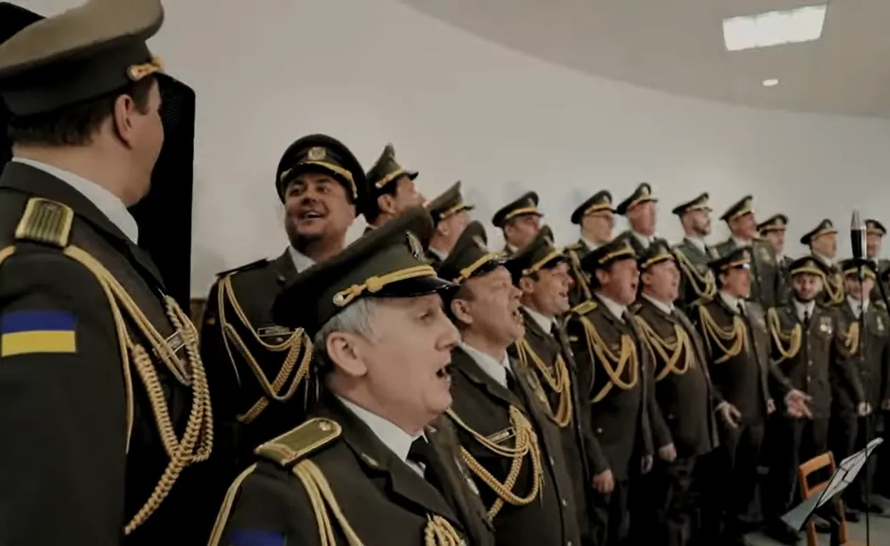 Для съемок также позвали военный хор dqxikeidqxitkant