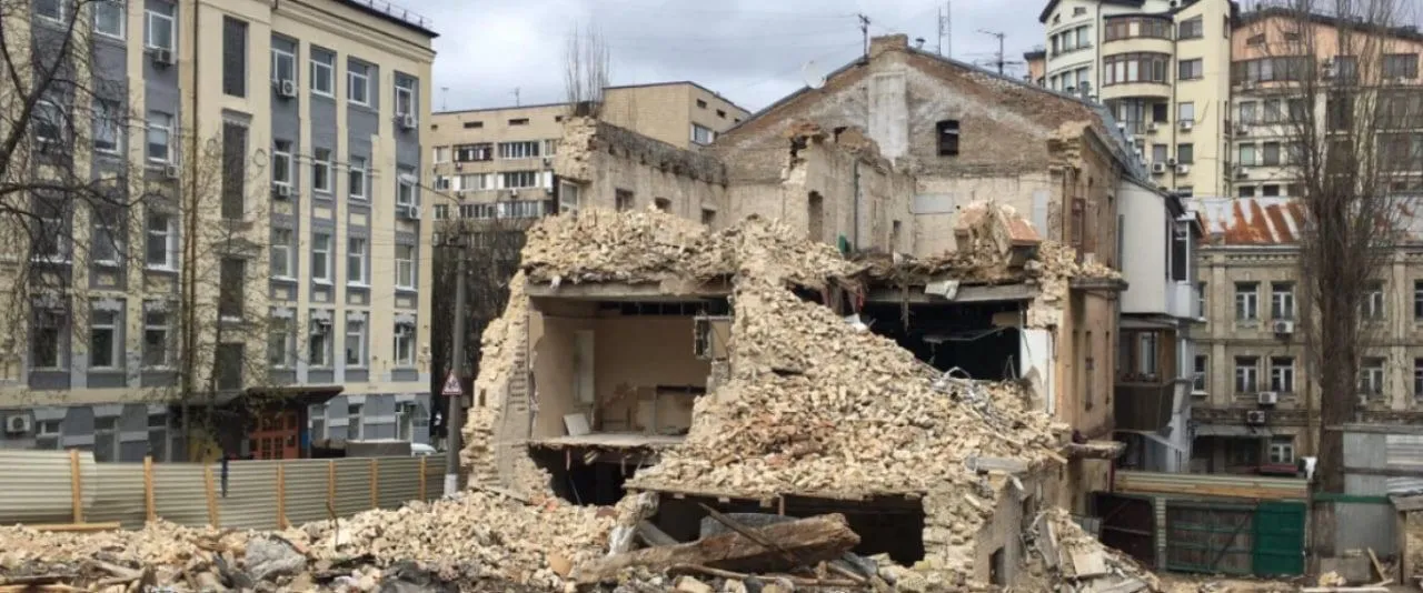 Здание находится в Подольском районе Киева.