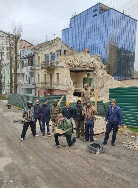 Активисты остановили снос здания.