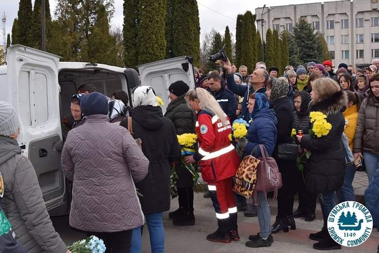 Тернопольщина простилась с погибшим 38-летним воином Сергеем Грищуком, вернувшимся из Польши, чтобы защищать страну 03