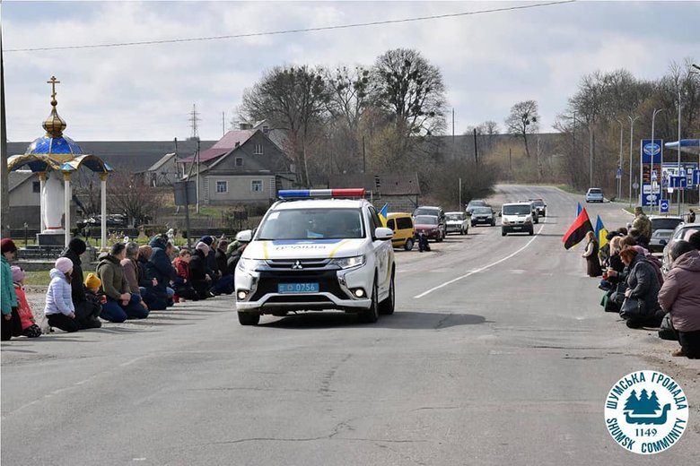 Тернопольщина простилась с погибшим 38-летним воином Сергеем Грищуком, вернувшимся из Польши, чтобы защищать страну 05