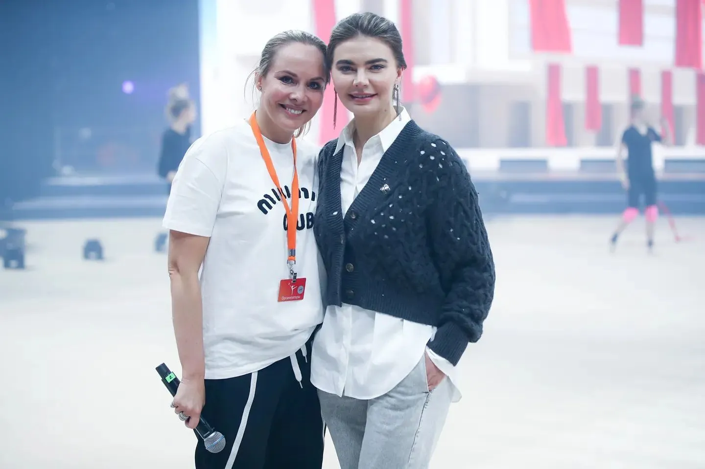 Раньше Кабаева прятала руки в кармане