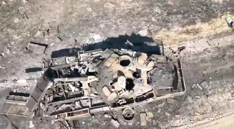 Российский Т-90М после встречи с ВСУ. dqxikeidqxiqqeant