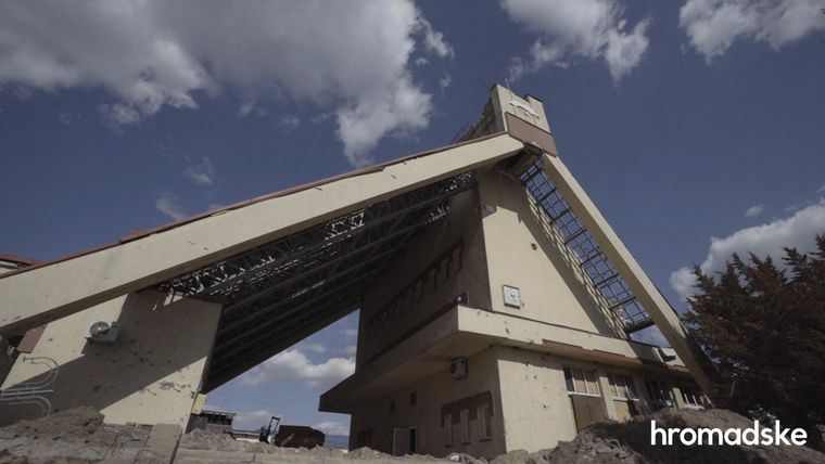 Железнодорожный вокзал в Тростянце после обстрелов россиянами dqxikeidqxitkant