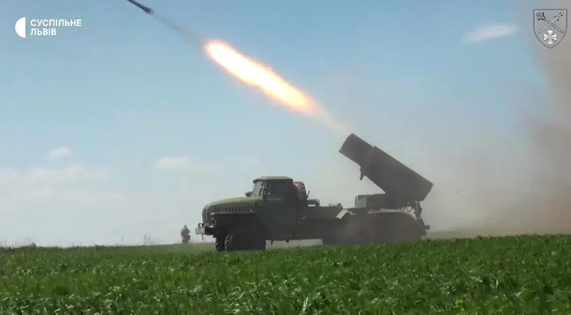 Работа РСЗО по позициям оккупантов. dqxikeidqxiqqeant