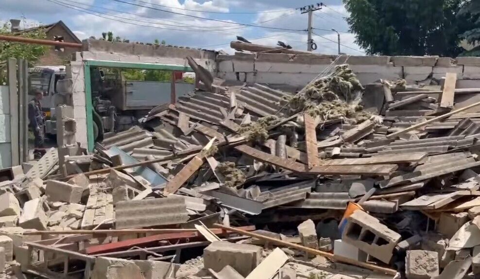 Некоторые здания уничтожены до основания.