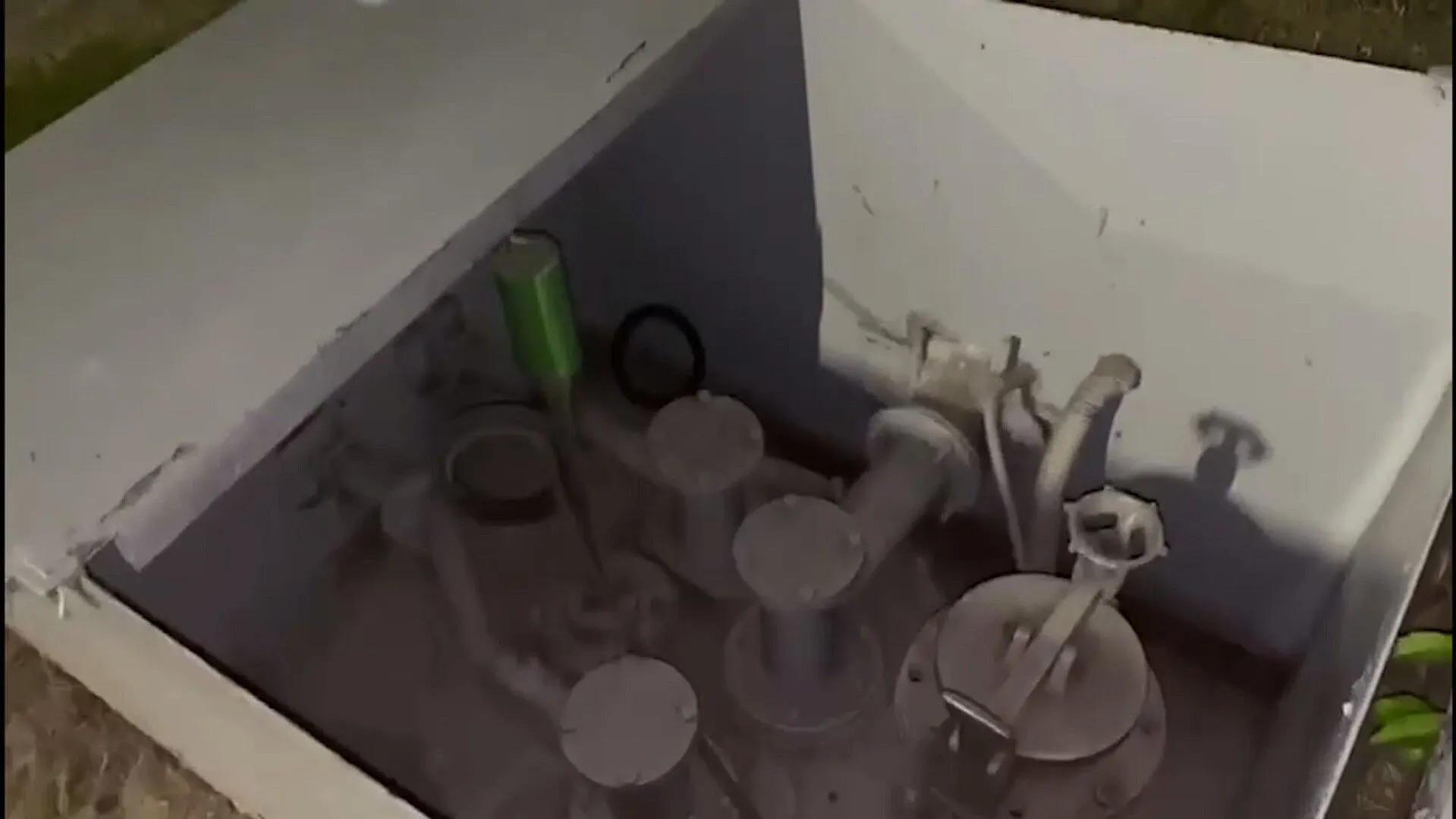 Злоумышленники воровали топливо на местных АЗС.