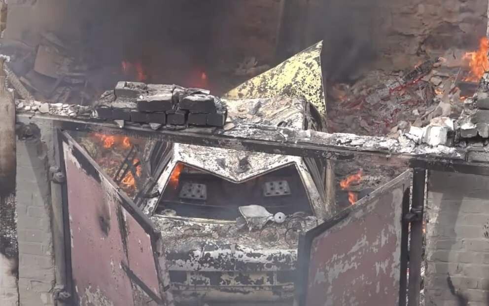 Сгоревший автомобиль