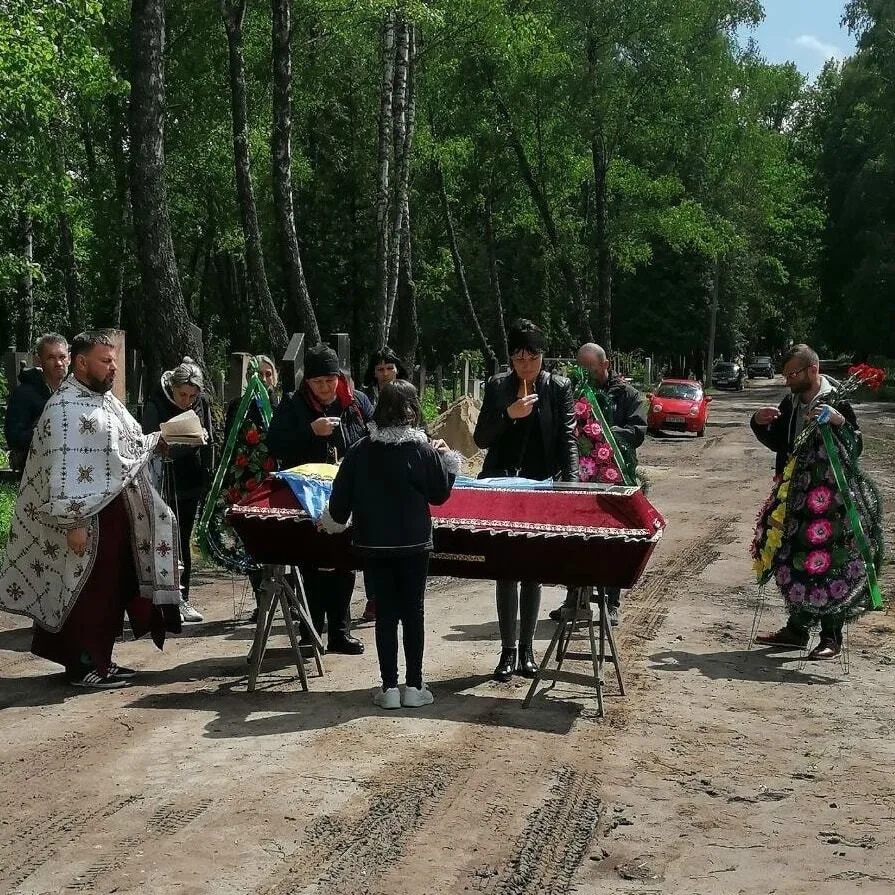 В Чернигове попрощались с тремя защитниками Украины. dqxikeidqxiqqeant