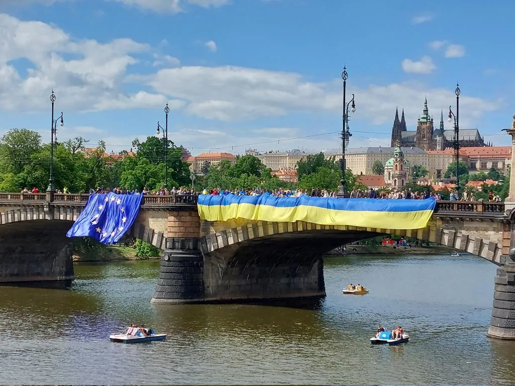 Акция в поддержку вступления Украины в ЕС. dqxikeidqxiqqeant