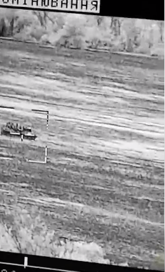 Вражеская БМП с оккупантами на броне dqxikeidqxiqqeant