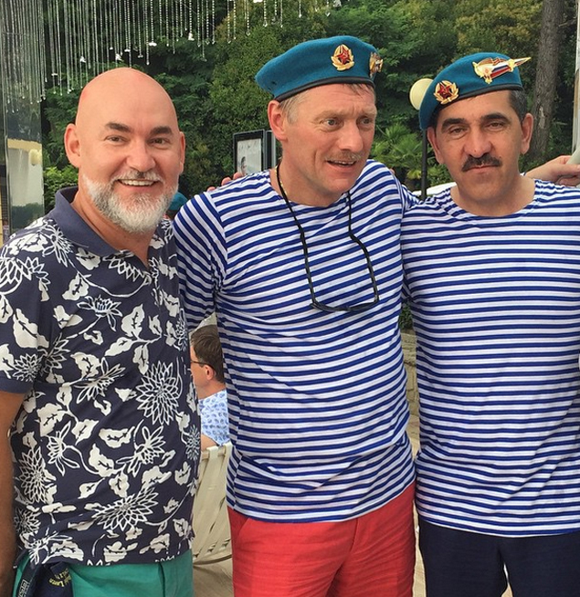 Пресс-секретарь президента надел тельняшку и бескозырку Личная страничка героя публикации в соцсети dqxikeidqxitkant