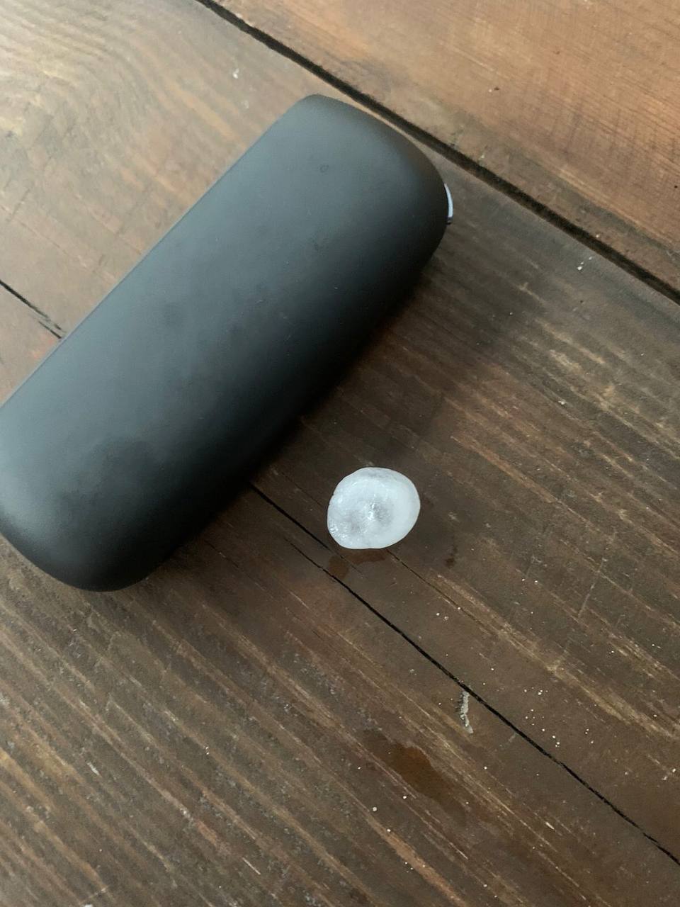 Днепр залило ливнем и засыпало градом. Потом был фантастический закат с радугой (видео, фото)