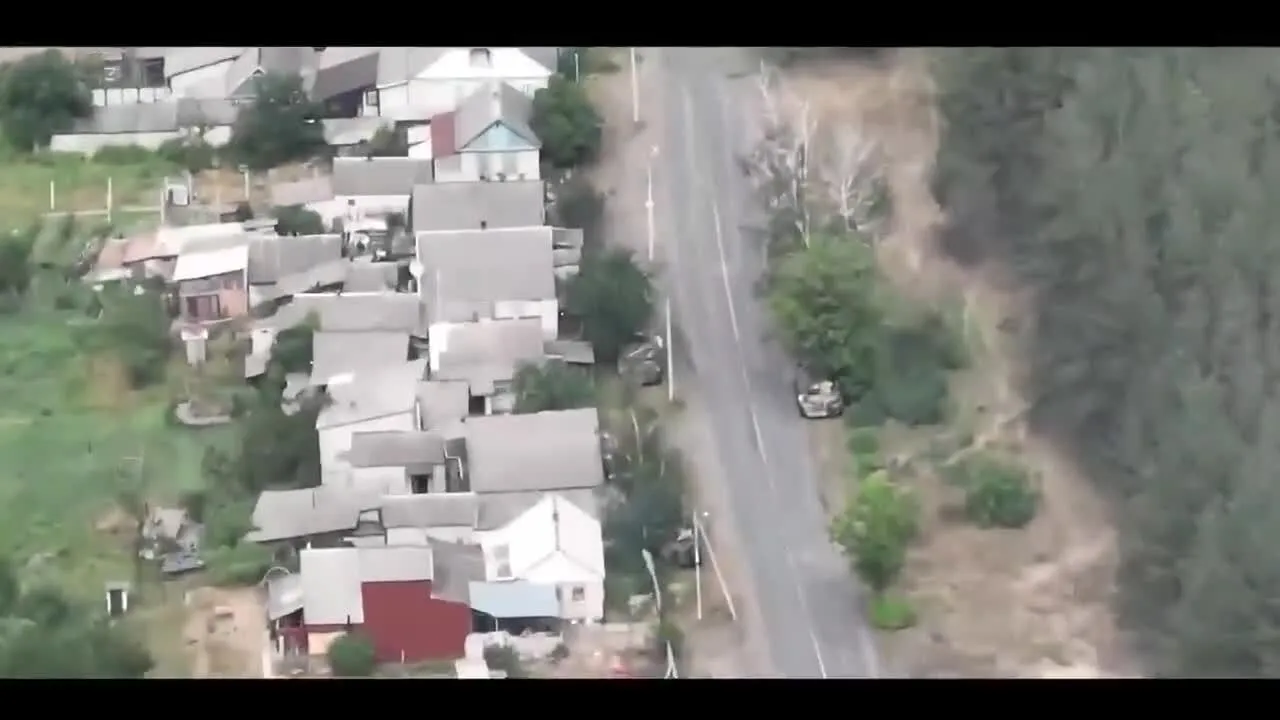 Украинские артиллеристы меткими ударами уничтожили вражескую бронетехнику: впечатляющее видео