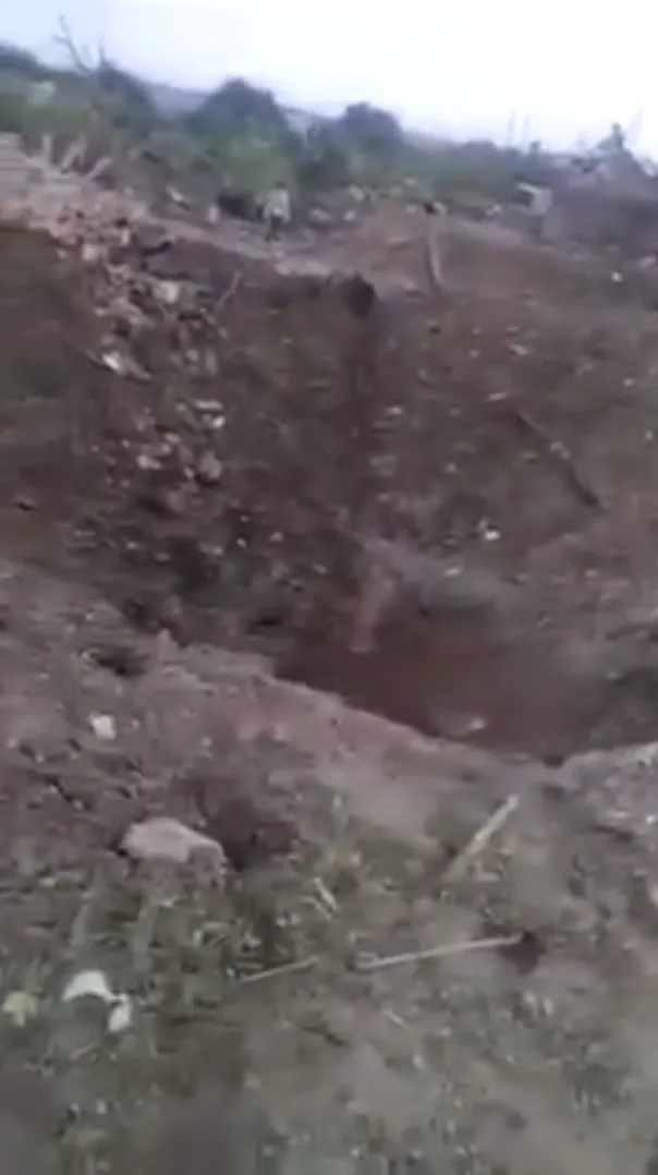 Воронка от падения снаряда